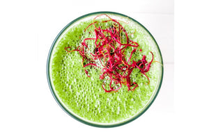 Erdend wärmender Smoothie mit Randen-Sprossen