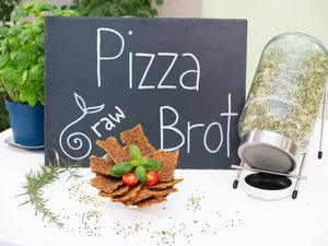 Pizzabrot mit gekeimten Sonnenblumenkernen, Buchweizen und Detox-Mix Sprossen