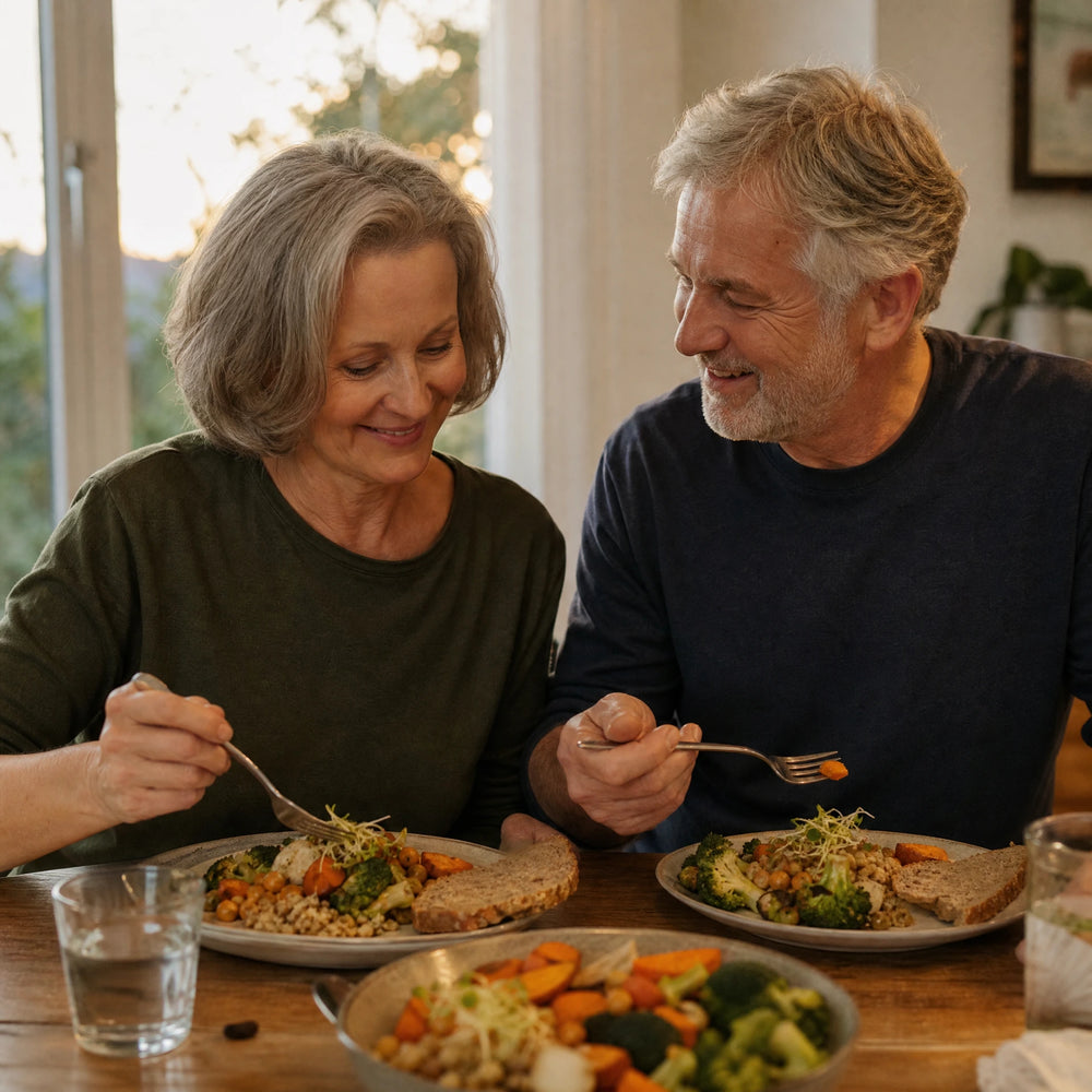 Gemeinsames Abendessen mit Gemüse, Brot und kleinen Sprossen Portionen